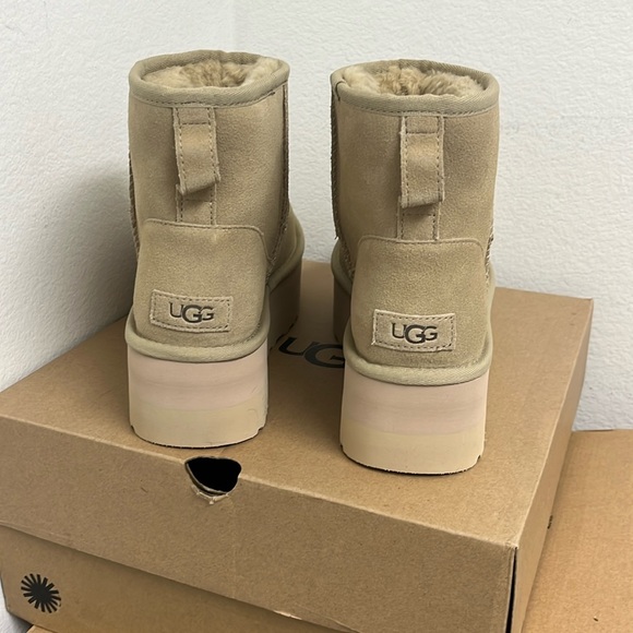 UGG CLASSIC MINI PLATFORM - Picture 2 of 6